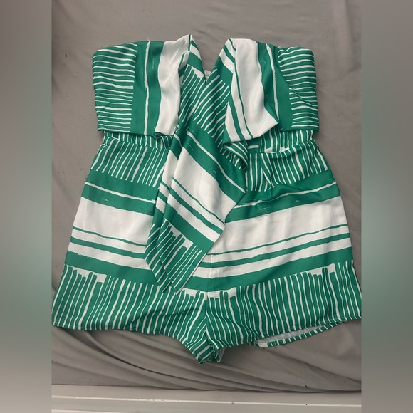 Lulu's Green and White Strapless Romper - Picture 2 of 5